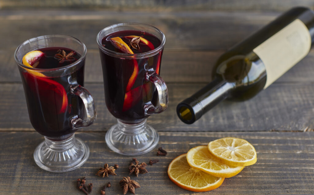 glasses mulled wine christmas scaled